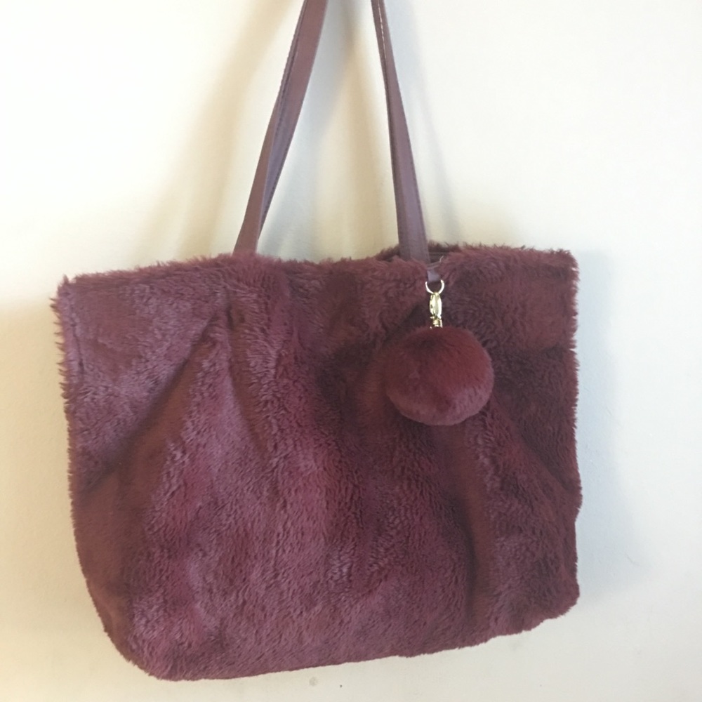 Like New Very Large Fluffy Tote🥰!